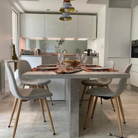 Appartement Superbe Avec Jardin Saint Charles